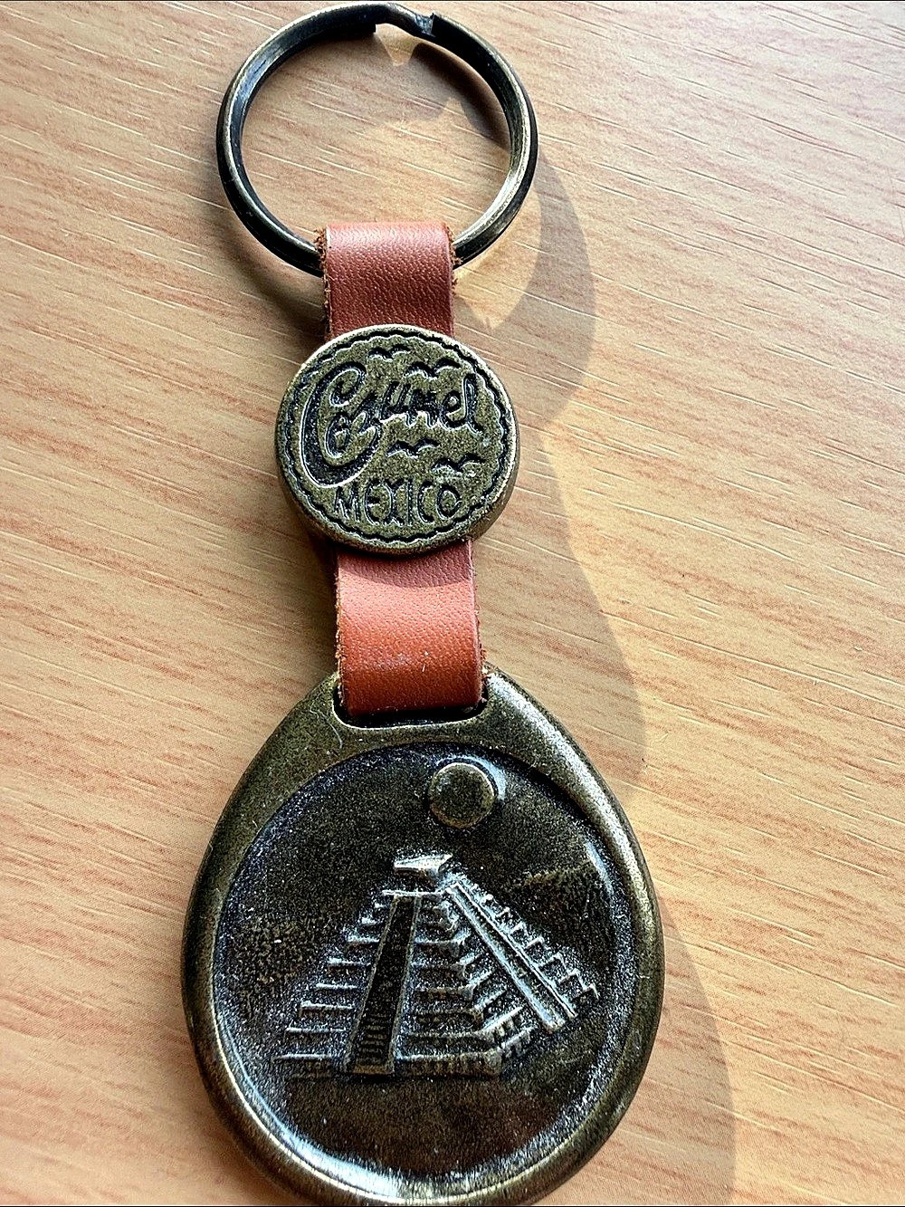 Chichen Itza Mexico keychain Brown & Black